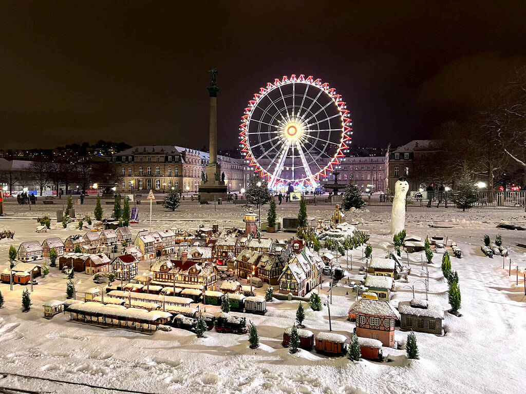 Auf dem Stuttgarter Weihnachtsmarkt mit Mini Eisenbahn und Riesenrad
