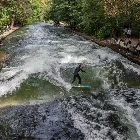 München Eisbachwelle