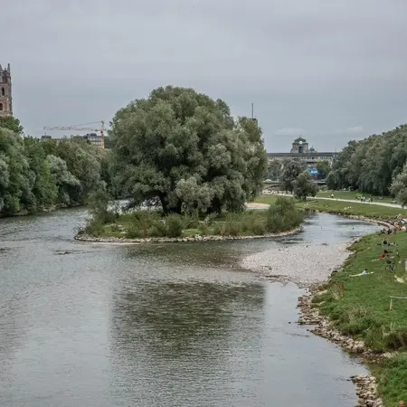 München Isarstrände An Der Wittelsbacher Brücke