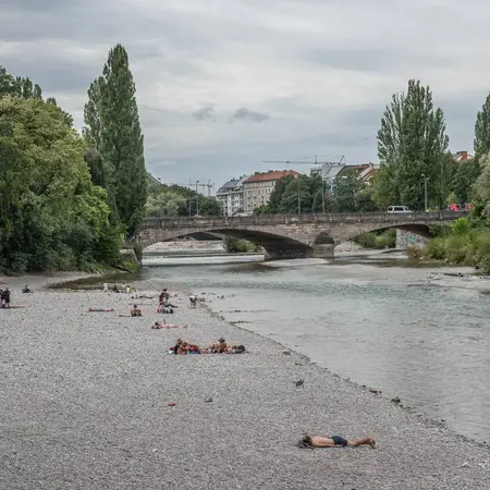 Einer der Isarstrände auf der Praterinsel