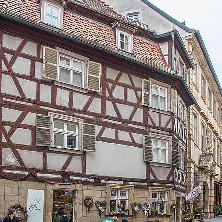 Historische Fachwerkhäuser und enge Gassen prägen das einzigartige Bild der Bamberger Altstadt.