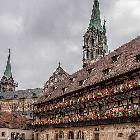 Der Bamberger Dom bildet gemeinsam mit den umliegenden Bauwerken ein beeindruckendes Ensemble.