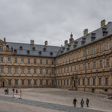 Der historische Innenhof gehört zu den schönsten Bereichen der Neuen Residenz Bamberg.